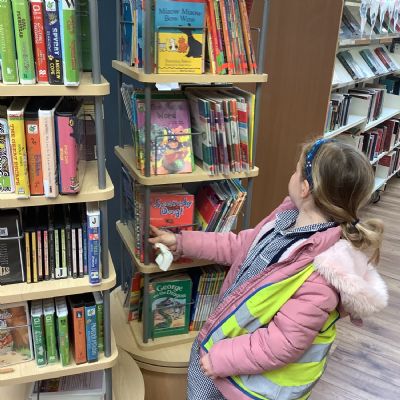 y1 - WALK TO STAMFORD LIBRARY