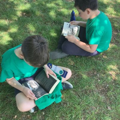 Y4 - OUTSIDE READING IN THE SUNSHINE